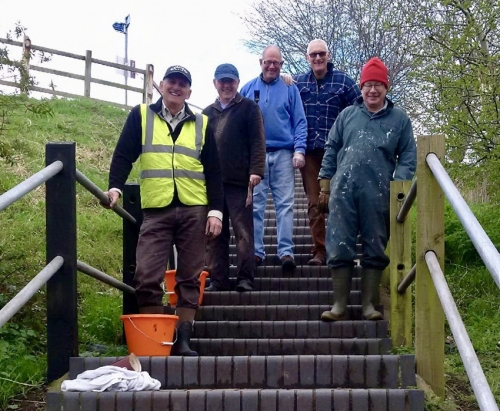 Volunteers-painting-steps-upto-Aqueduct